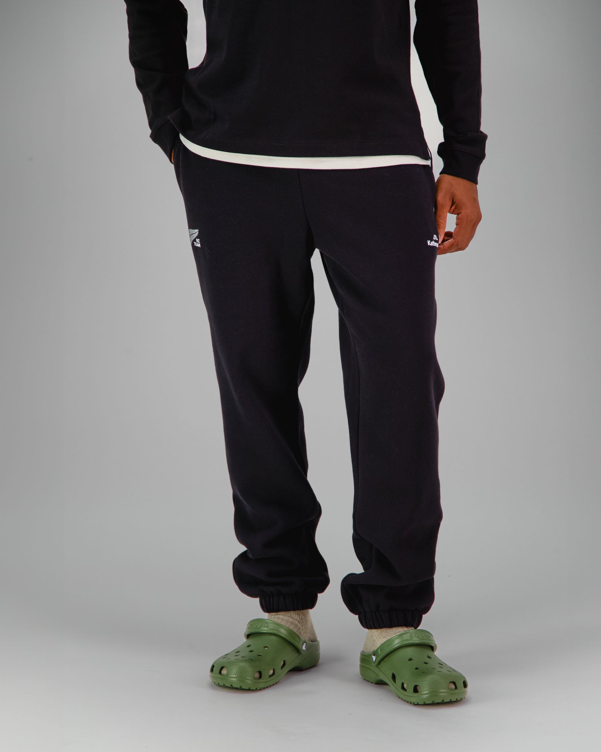 NZ Team Slouchy Joggers – Black